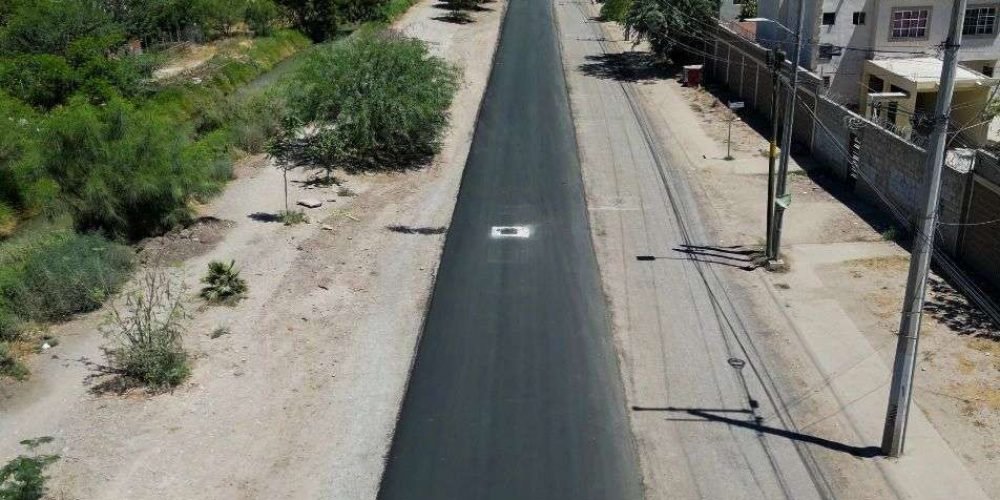 Pavimentación de la avenida prolongación Morelos en Fraccionamiento los Álamos, presenta un avance del 85 %